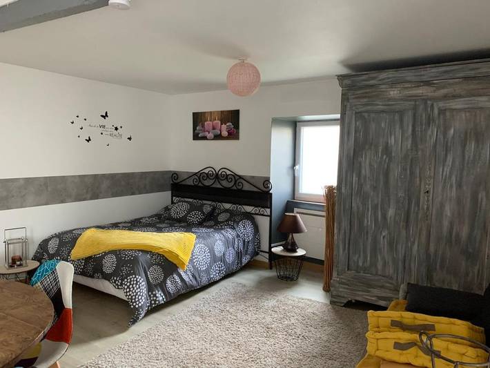 Gîte pour 2 personnes, avec terrasse et jardin à Gond-Pontouvre