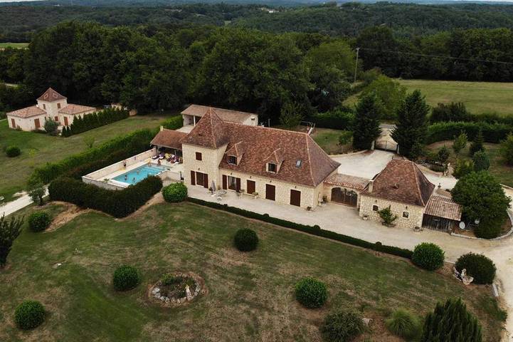 Location de vacances pour 15 personnes, avec jardin et terrasse à Liorac-sur-Louyre