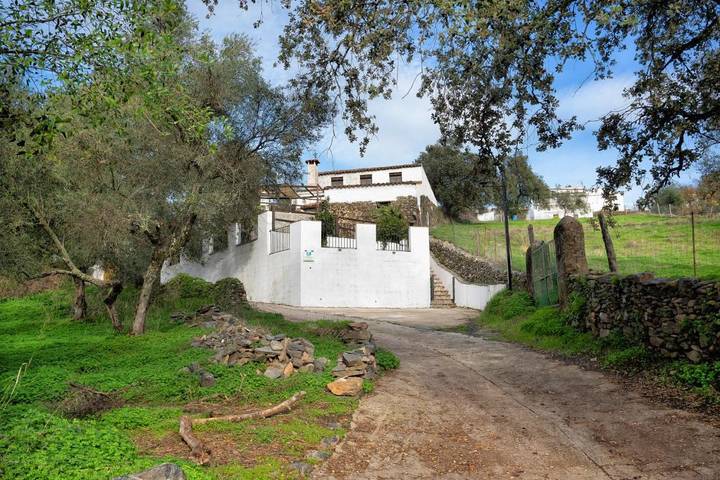Casa rural para 8 personas, con Balcón y Terraza además de Jardín y Piscina en Santa Ana la Real - 2