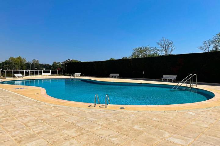 Gîte pour 4 personnes, avec jardin et piscine dans Office De Tourisme Et Des Congres De Mandelieu