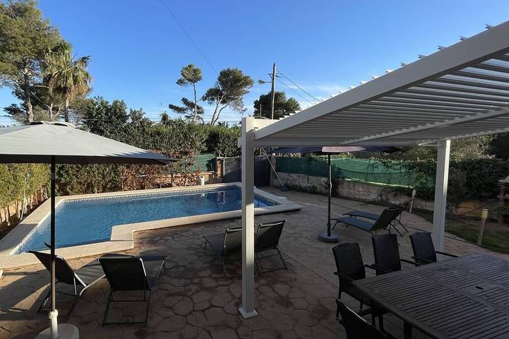 Chalet für 6 Personen, mit Balkon und Whirlpool sowie Garten in Cala Pi