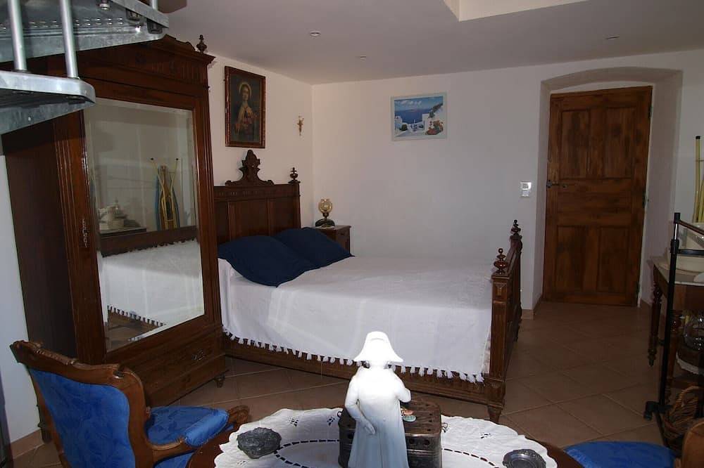 Maison de village rénovée à 5km de l'Ile Rousse mn in L'Île-Rousse, Région de Calvi