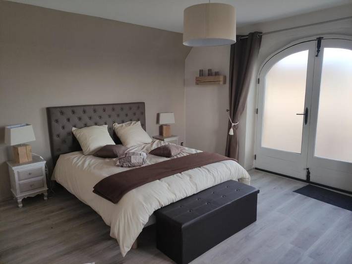 Location de vacances pour 4 personnes, avec piscine ainsi que jardin et terrasse à Cruéjouls - 4