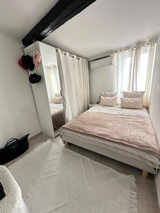 Appartement entier, T2 élégant Vue Rocher Centre village in Puget-sur-Argens, Côte méditerranéenne (France)