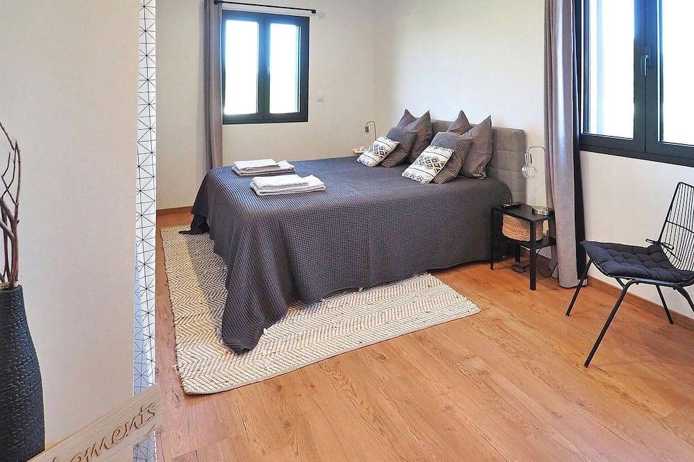 Stunning home in Maillane with Wifi in Maillane, Arles region