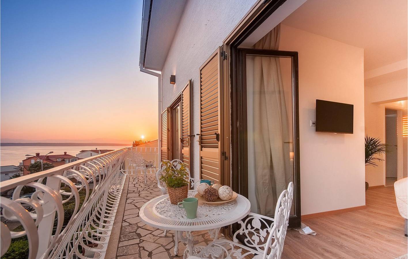 Modern appartement van 240 m² met zwembad, wifi en garage – 1,5 km van het strand in Crikvenica, Primorje-Gorski Kotar
