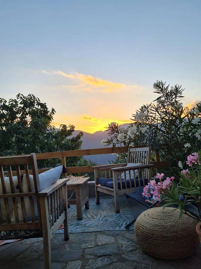 Location de vacances pour 4 personnes, avec vue et jardin à Sainte-Lucie-de-Tallano