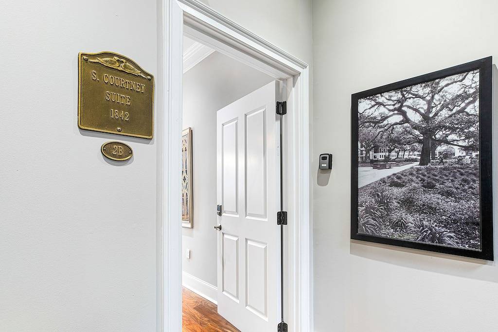 Ganze Wohnung, Luxurious Studio with Parking on Historic Bay Street by Lucky Savannah in Savannah, Chatham County