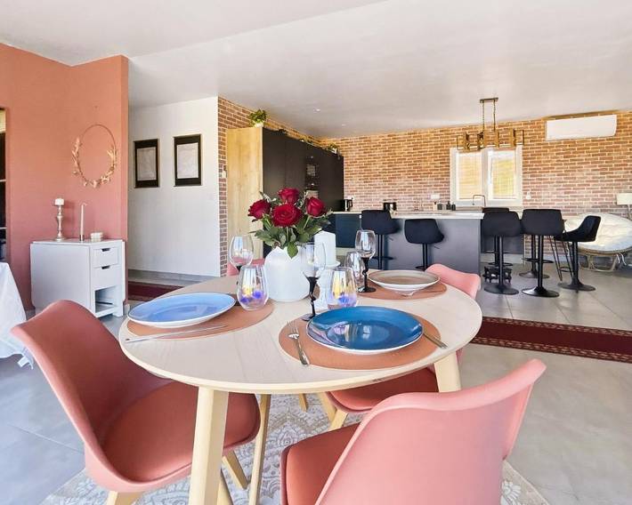 Location de vacances pour 9 personnes, avec jardin et vue à Vagnas