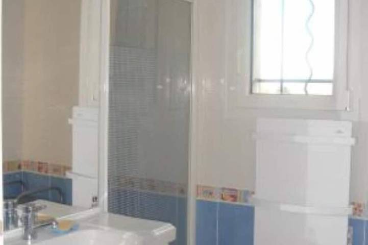 Location de vacances pour 4 personnes, avec terrasse ainsi que piscine et jardin à Meyreuil - 4