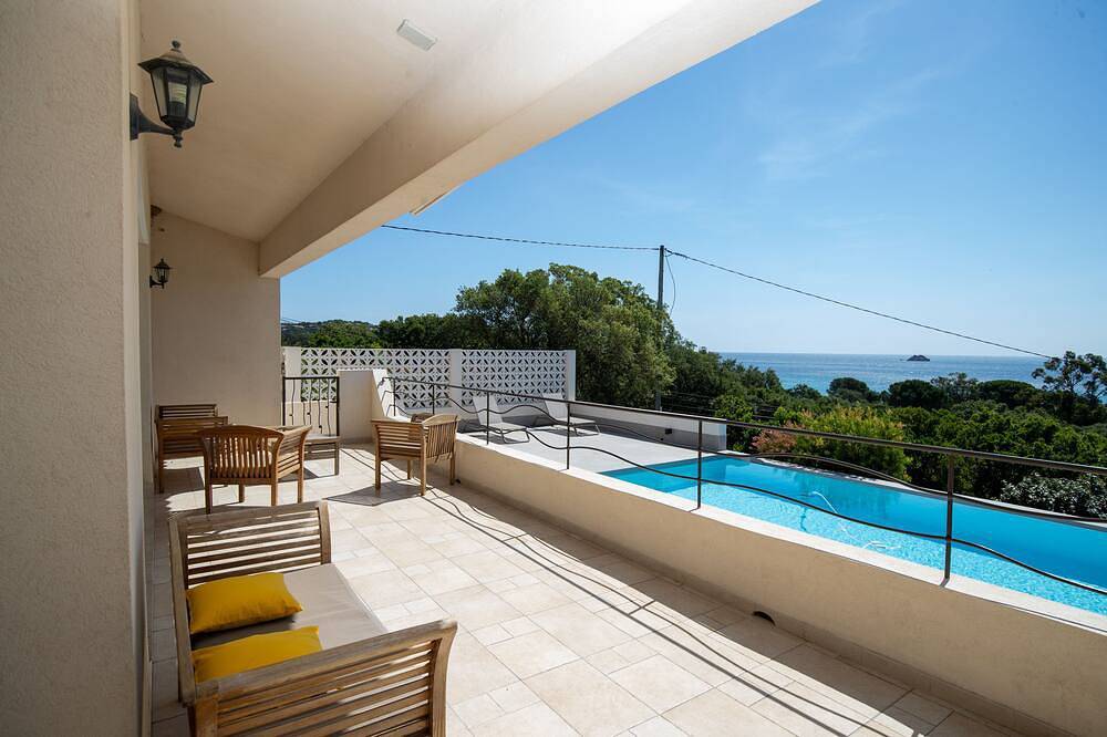 Villa Rosalinda, 120m2250m from Pinarello beaches in Sainte-Lucie de Porto-Vecchio, Zonza