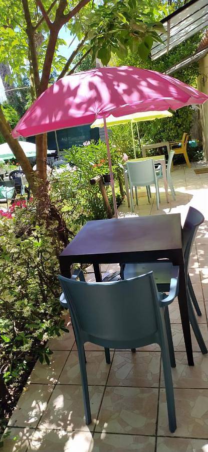 Gîte pour 3 personnes, avec vue ainsi que piscine et jardin à Aimargues - 4