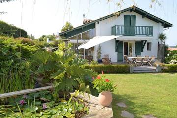 Location de vacances pour 8 personnes, avec balcon et jardin à Ahetze