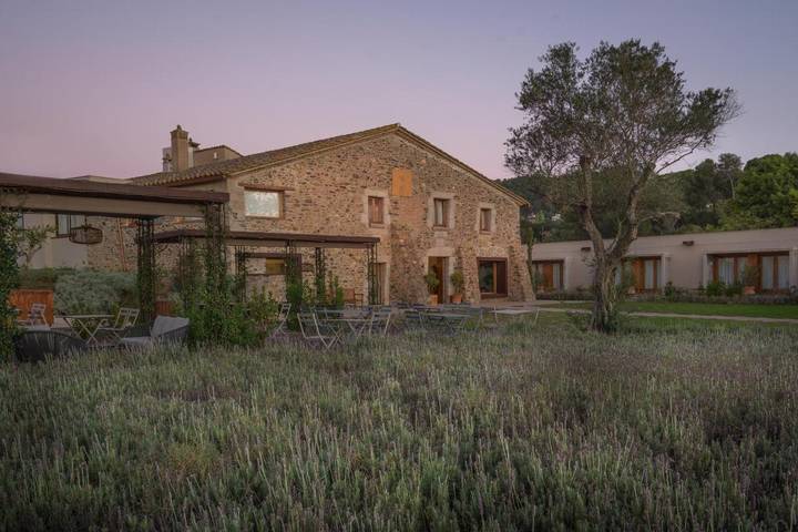 Hôtel pour 2 personnes, avec vue ainsi que jardin et piscine à Vall-llobrega - 2