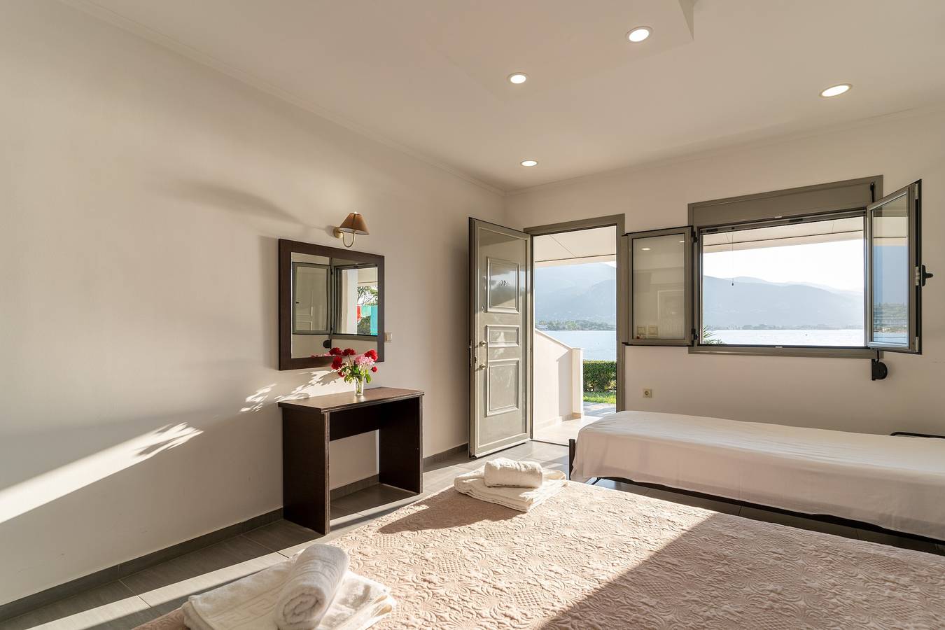 Beach House Apartment By The Sea 1 – Meerblick, Wlan & Klimaanlage in Alykanas, Alykes