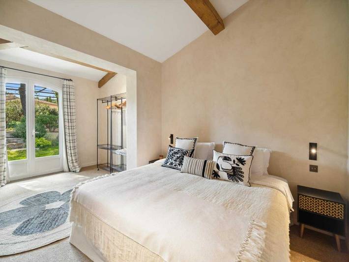 Location de vacances pour 12 personnes, avec piscine, adapté aux familles dans Pampelonne - 4