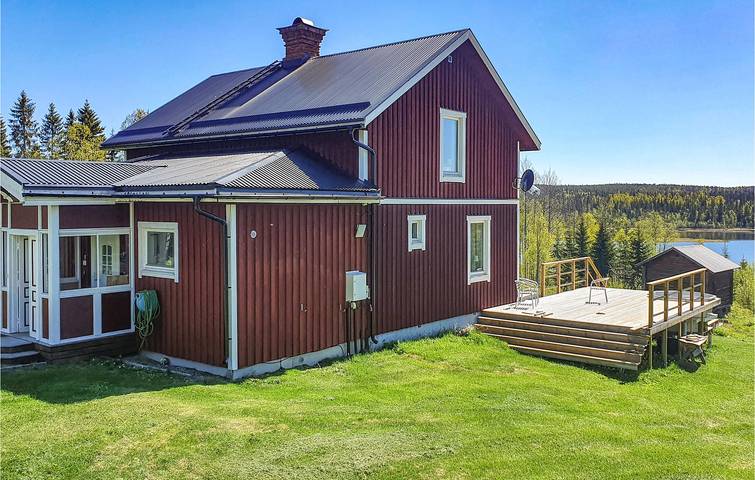 Ferienhaus für 7 Personen, mit Terrasse und Sauna sowie Seeblick in Västernorrland