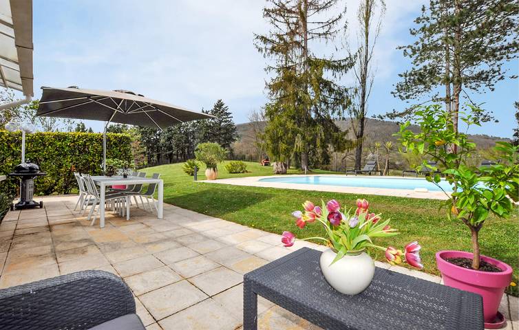 Gemütliche Wohnung mit Pool und Garten 2km von Laroque-d'Olmes in Tabre, Ariège