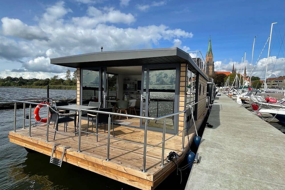 Houseboat Fjord Schleiliebe with roof terrace in Schleswig in Luisenbad, Schleswig (ciudad)