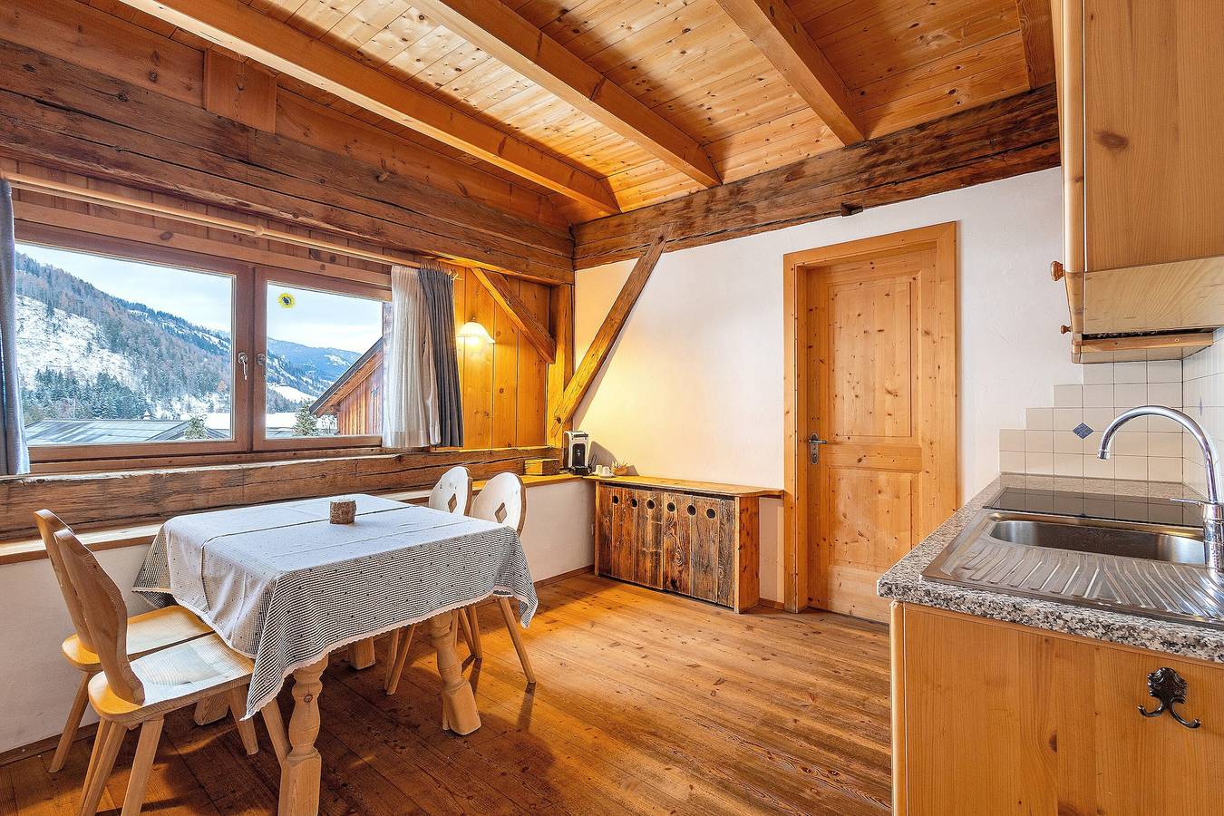 Ganze Wohnung, Apartment 'Plazores Dai Nüsc' mit Bergblick, Gemeinschaftsterrasse und Wlan in San Vigilio di Marebbe, Enneberg