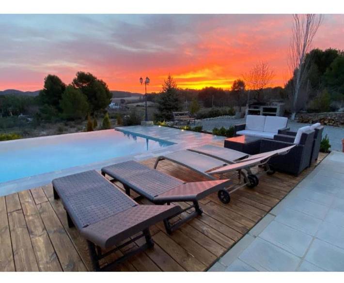 Chalet para 6 personas, con jardín además de vistas y piscina - 1