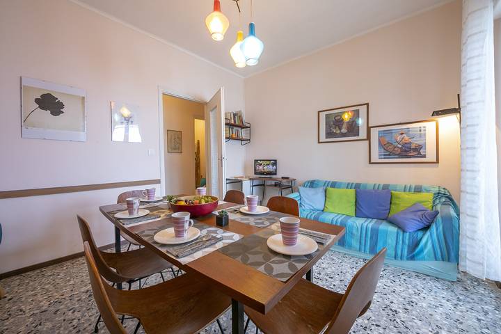 Appartamento per 6 persone, con vista oceano e balcone, adatto a famiglie con bambini a Borghetto Santo Spirito