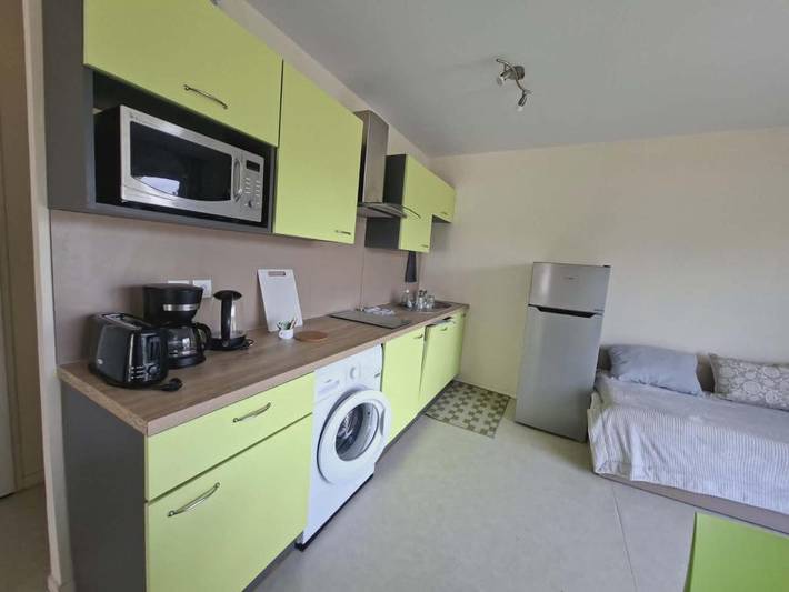 Gîte pour 6 personnes, avec Balcon et Terrasse ainsi que Jardin et Piscine à Chaveignes - 3