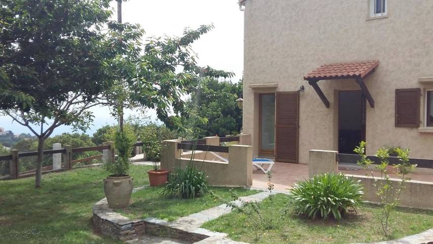 Location de vacances pour 5 personnes, avec jardin ainsi que terrasse et vue à Bastia - 2