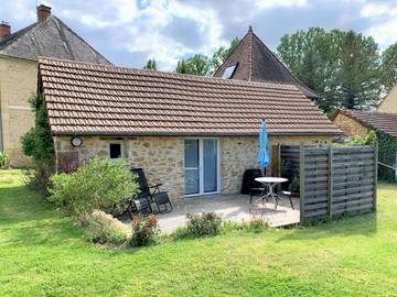 Gîte pour 2 personnes, avec terrasse et jardin à Gourdon