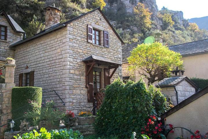 Gîte pour 4 personnes, avec piscine et terrasse à La Malène - 3