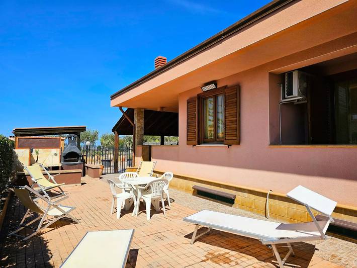 Location de vacances pour 7 personnes, avec jardin à Campofelice di Roccella - 2