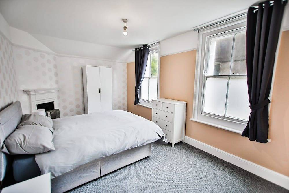 Entire apartment, The Penthouse of Palace Court in Hastings, East Sussex