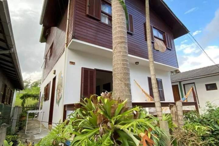 Casas e apartamentos de temporada para 6 pessoas, com vista e jardim, com animais de estimação em Barra da Lagoa