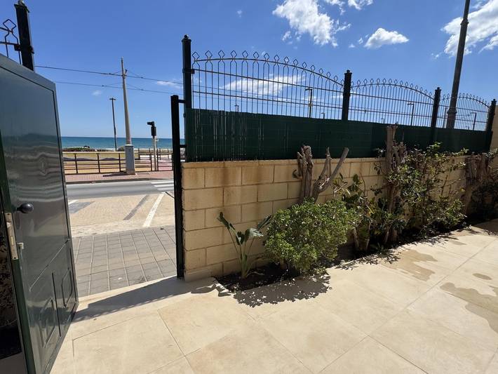 Casa increíble junto al mar con piscina comunitaria y 2 hab in Platja de l'Horta-Mutxavista (San Juan Playa), San Juan Playa (Alicante)