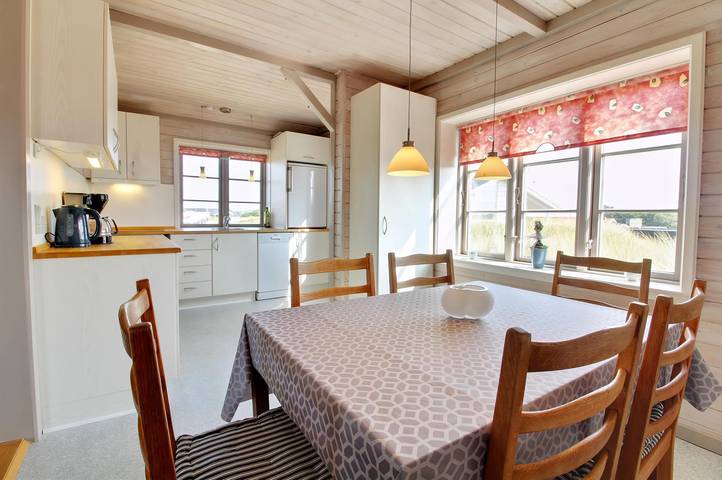 Ferieudlejning for 4 personer, med Terrasse i Lakolk