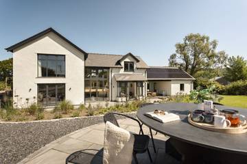 Holiday Rental for 10 People in Staveley, Cumbria, Photo 1
