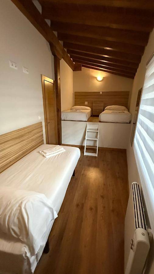 Apartamento entero, One-Bedroom Apartment with Terrace in Potes, Cordillera Cantábrica