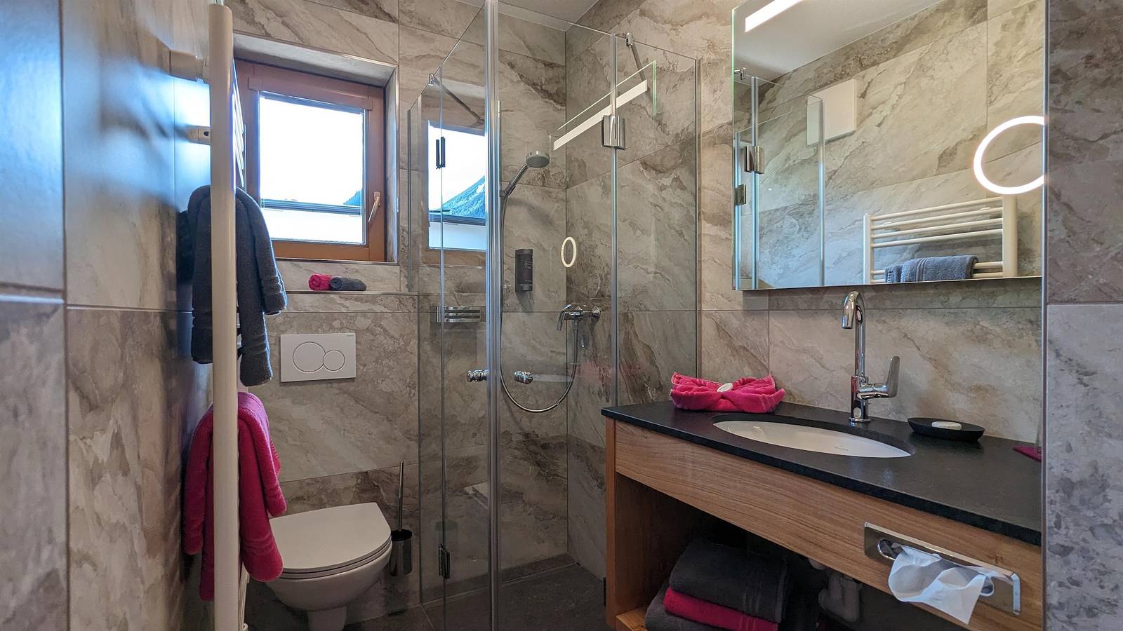 Ganze Ferienwohnung, Komfortzimmer "Granat" in Madseit, Hintertux
