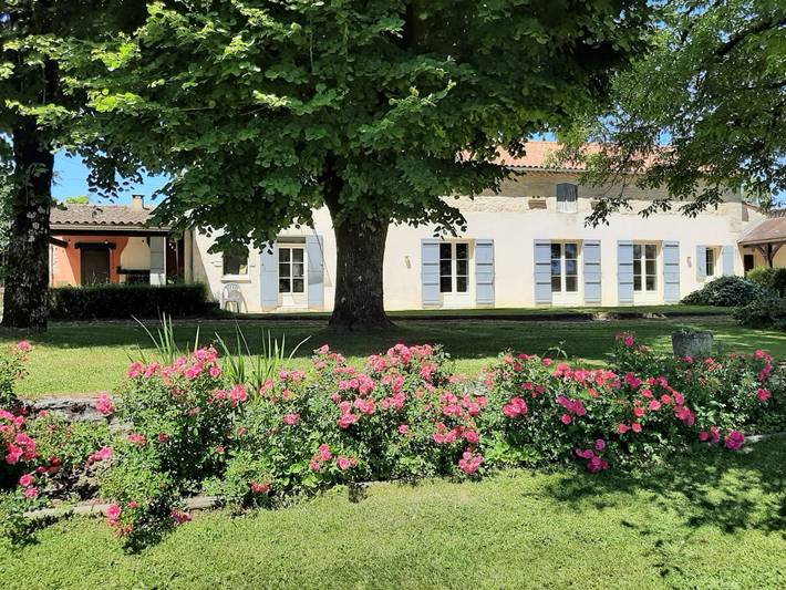 Gîte pour 5 personnes, avec terrasse et jardin à Négrondes
