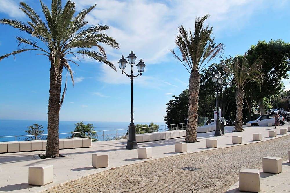 Stunning private villa for 4 people with Wifi and panoramic view in Ventimiglia, Ligurian Alps