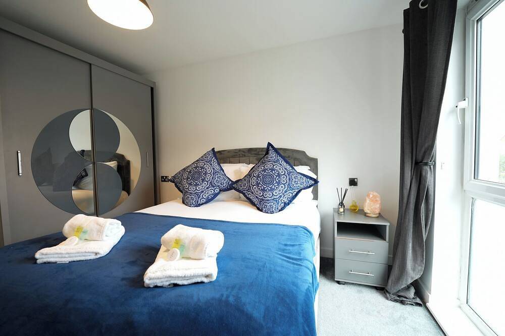 Entire apartment, Stylish 1 bedroom apartment sleeps 4 in Swansea, Swansea region