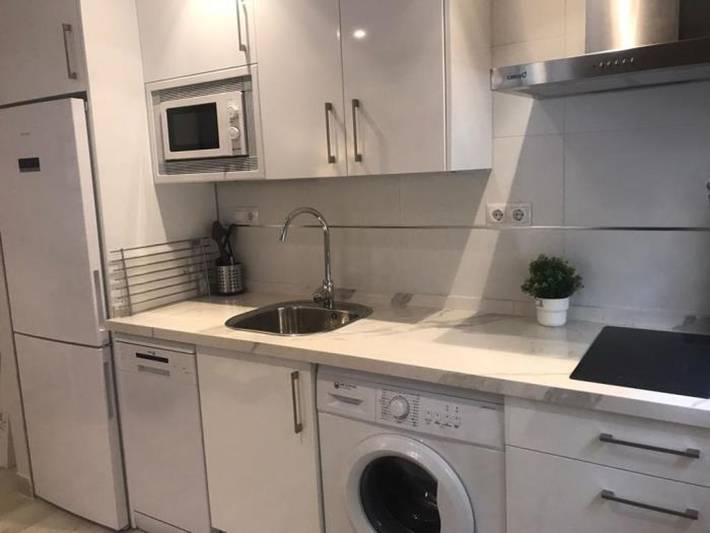 Entire apartment, Apartment in Triana with Wi-Fi and air conditioning, optional parking in Triana, Sevilla