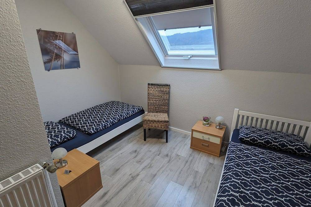 Ganze Wohnung, Ferienwohnung \"Laurentiusblick\" mit Panoramablick in den Weinbergen von Leiwen in Leiwen, Moseleifel