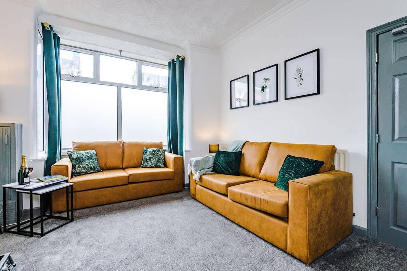 Entire apartment, Perfect for business   large groups  sleeps 8 in Crewe, Cheshire East