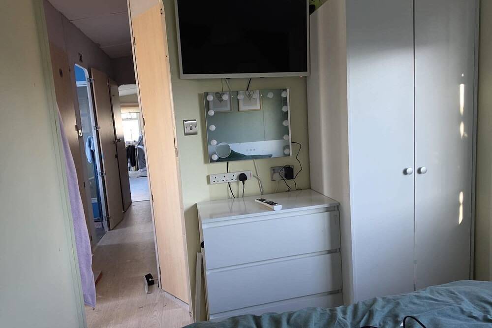 158 South Happy Days - sleeps 8 in Ingoldmells, Lincolnshire
