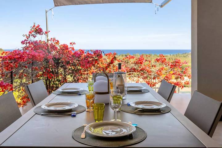Location de vacances pour 10 personnes, avec piscine et terrasse ainsi que vue et jardin dans Plage De L Ovu Santu - 4