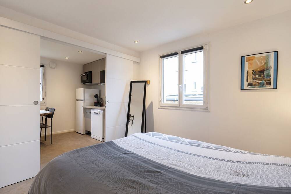 Chalet de Romy : Encantador chalet de 2 habitaciones (con terraza y aire acondicionado) in Vittel, Neufchâteau