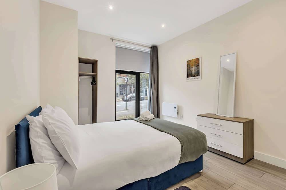 Ganze Wohnung, City Service Lets | New London 2Bed With Parking | Long Stays Welcome in Sutton (London), London