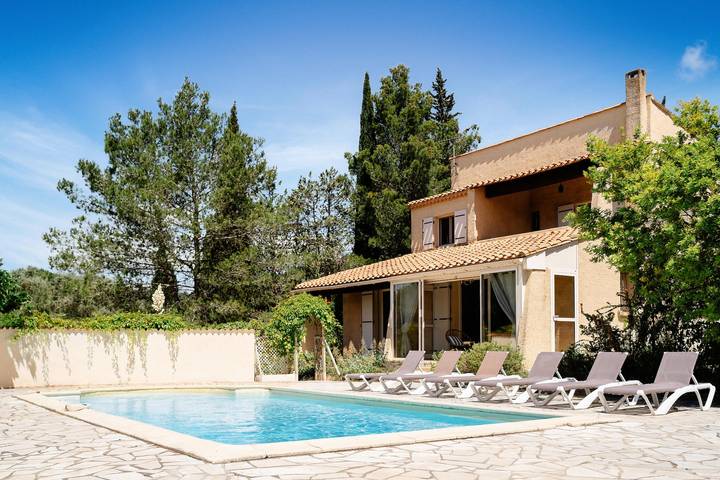 Gîte pour 8 personnes, avec Piscine à Azillanet