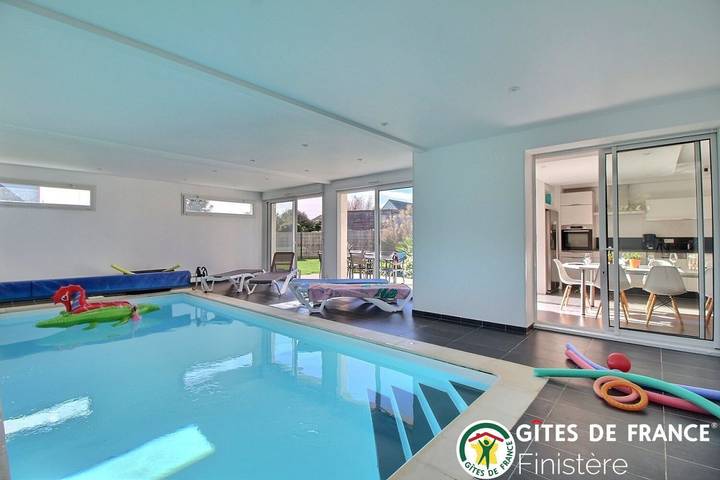 Casa de huéspedes para 8 personas, con jardín y piscina además de jacuzzi y terraza - 1